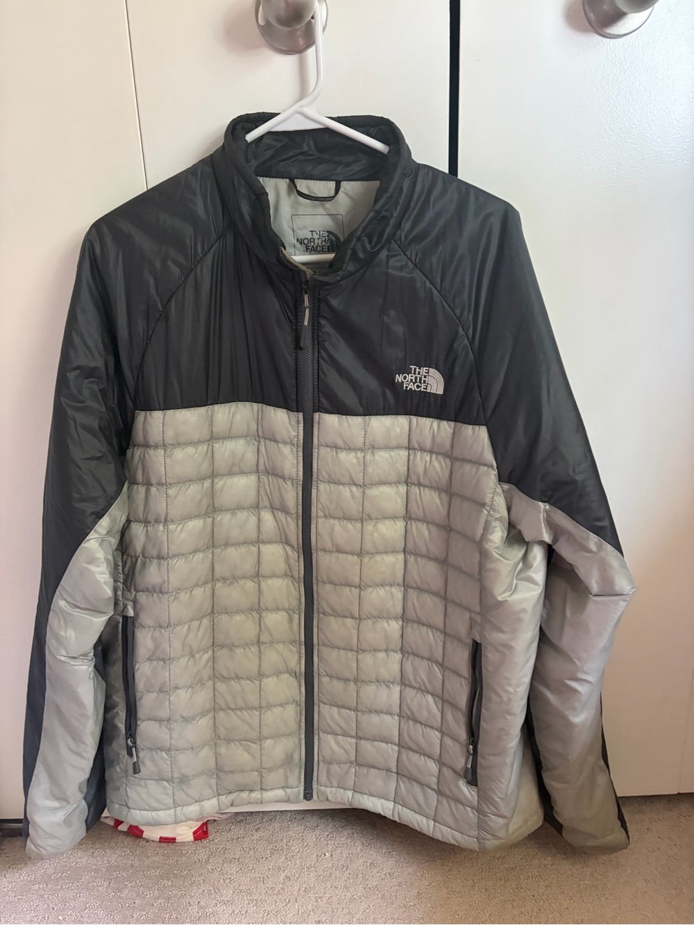 The North Face Two-Tone Quilted Jacket in Dark Gray and Light Gray